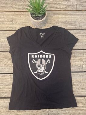 Women's Las Vegas Raiders Fitted Logo V-Neck T-Shirt, Sz Medium